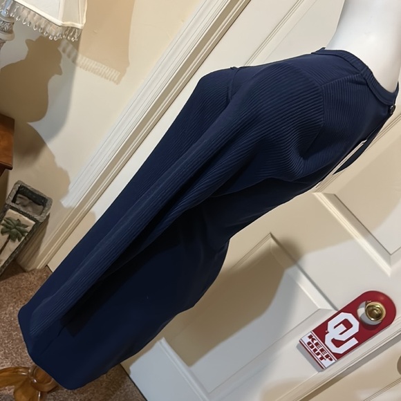 Socialite Ribbed Dress Front Cut-Out. Large. NWT - Picture 4 of 10